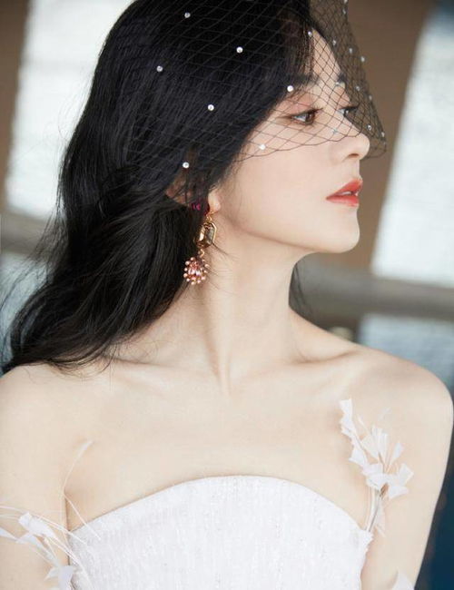 他曾經熱度不輸劉德華 齊胸襦裙