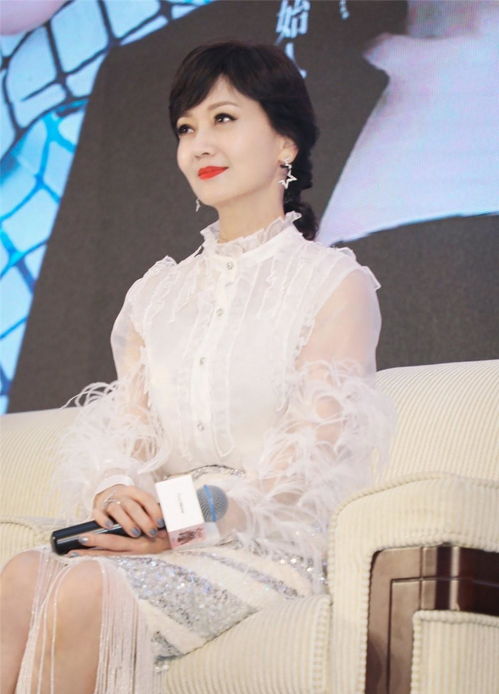 快學(xué)學(xué)65歲趙雅芝的穿搭,哪怕是年過六旬,但是優(yōu)雅依舊